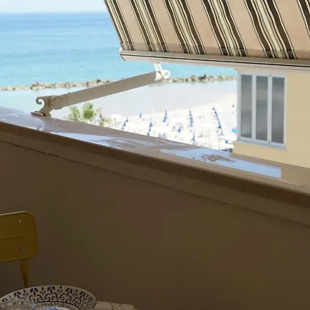 Апартаменты Moira's House - A 30 Mt Dalla Spiaggia, Traversi E Splash Монтесильвано